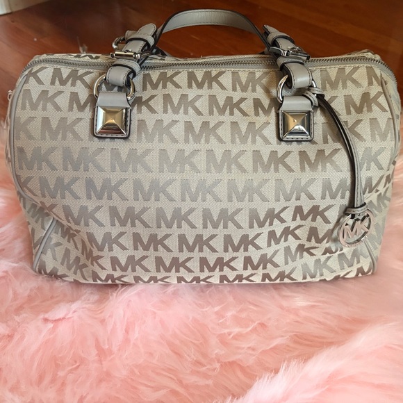 Michael Kors Signature Logo Duffle Satchel Beige Monogram Lining - Picture 1 of 5
